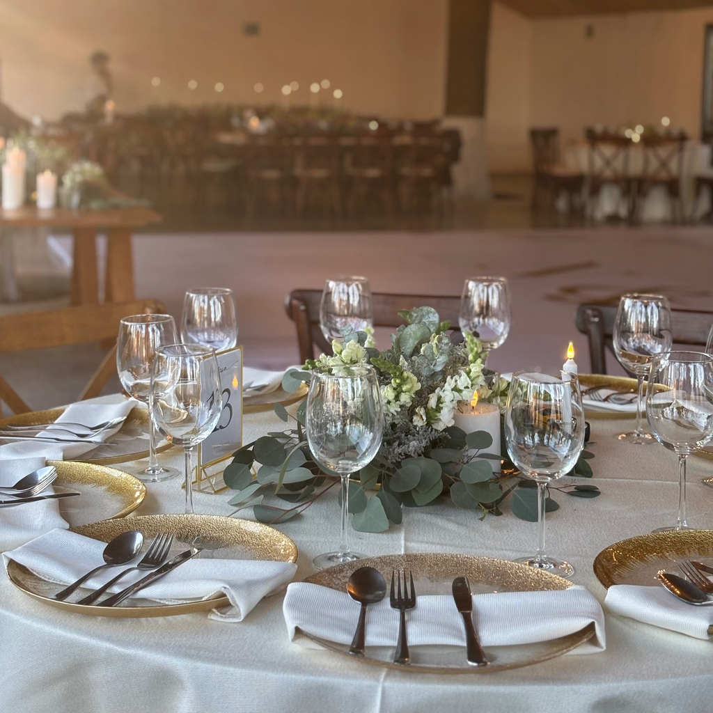 Servilleta blanca yute con hilos dorados