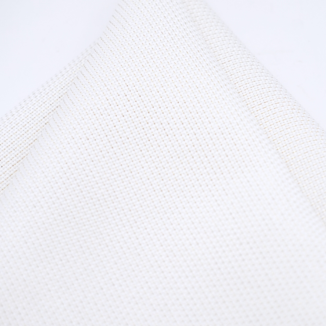 Servilleta blanca yute con hilos dorados